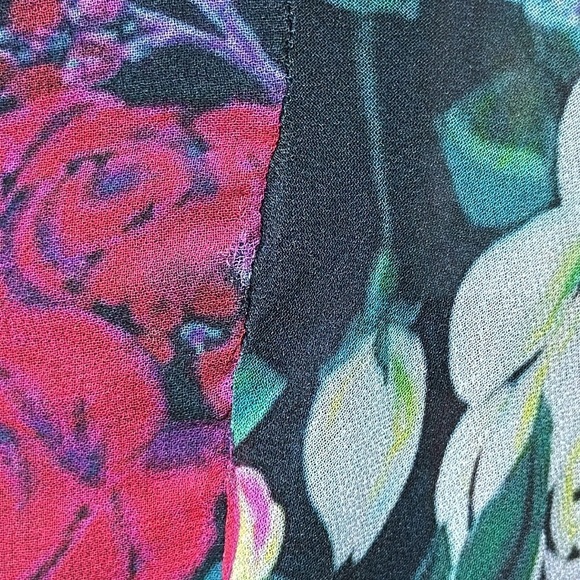 Rococo Sand Tallia ruffle bell sleeve floral top, size XS - Picture 7 of 10